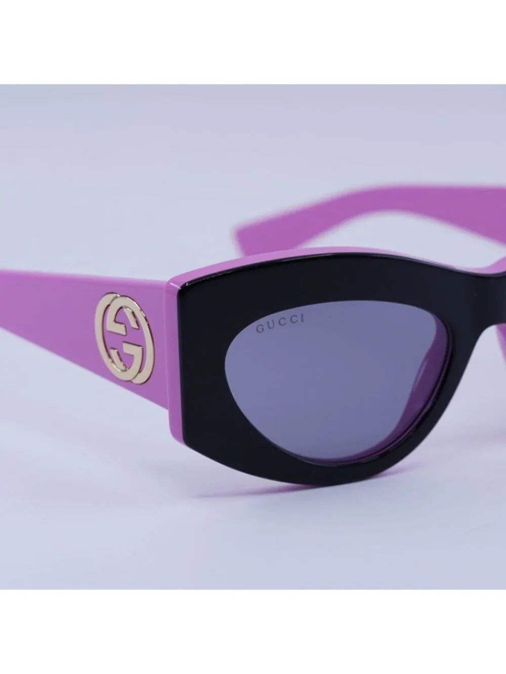 Gucci GG1843S 005 Sunglasses Shiny Black/Fuchsia Cat Eye Frame, Grey Lenses